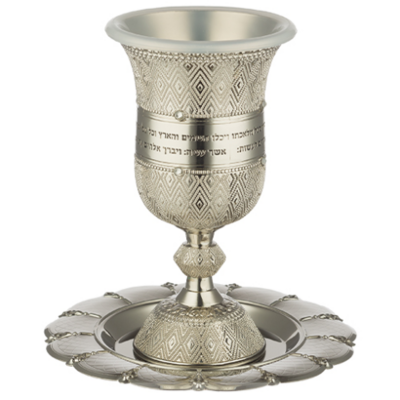 Verre à kidouch en métal argenté décoré