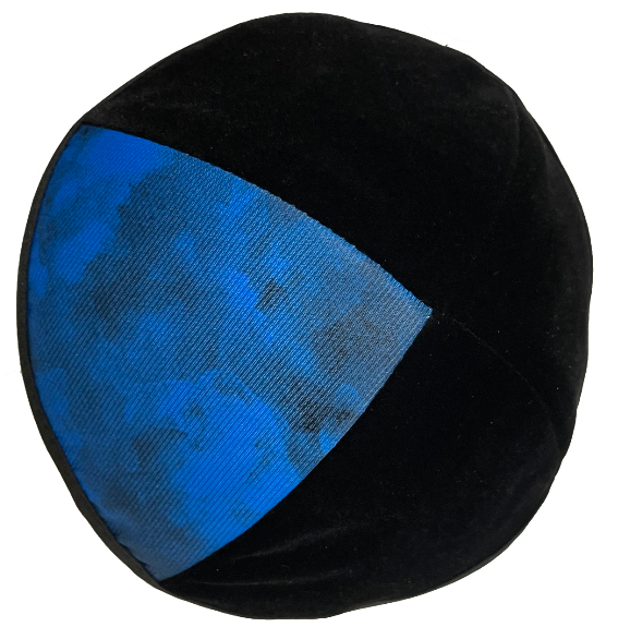 Très belle Kippa Velours et synthétique noire et bleue