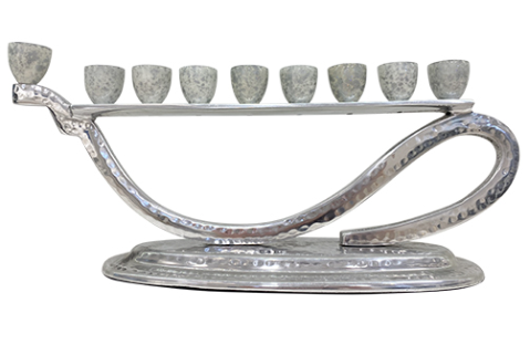 Hanoukia en aluminium martelé en forme de lampe à huile