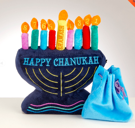 Hanoukia en peluche avec emplacements pour placer les bougies