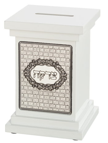 Tsedaka en bois blanc 14 cm avec déco plaque métal