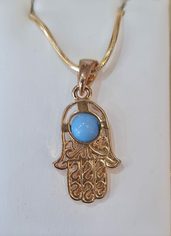Main en plaqué or avec pierre turquoise et chaine en plaqué or